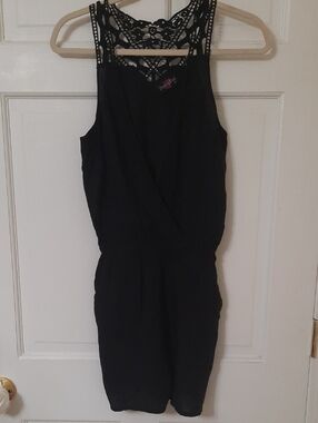 Women’s Black Lace-Back Sleeveless Romper